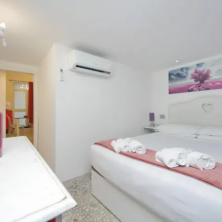 4bnb - Domus Colosseo Rome
