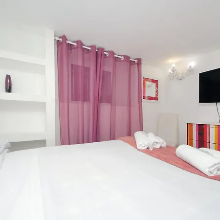 4bnb - Domus Colosseo Рим