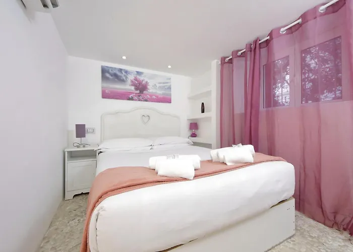 4bnb - Domus Colosseo Lägenhet *